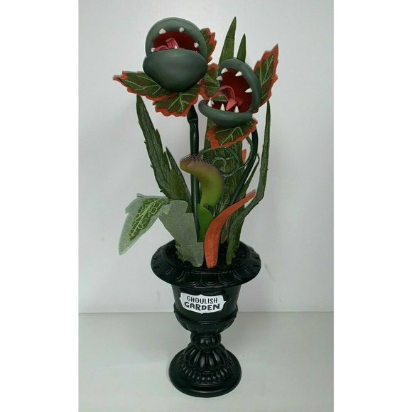Hyde and EEK 18" Med Halloween Faux Creepy Ghoulish Garden Planter Venus Flytrap